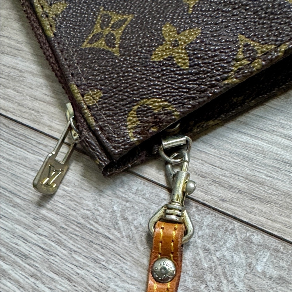 Louis Vuitton Brown Monogram Toiletry wristlet - Picture 9 of 11